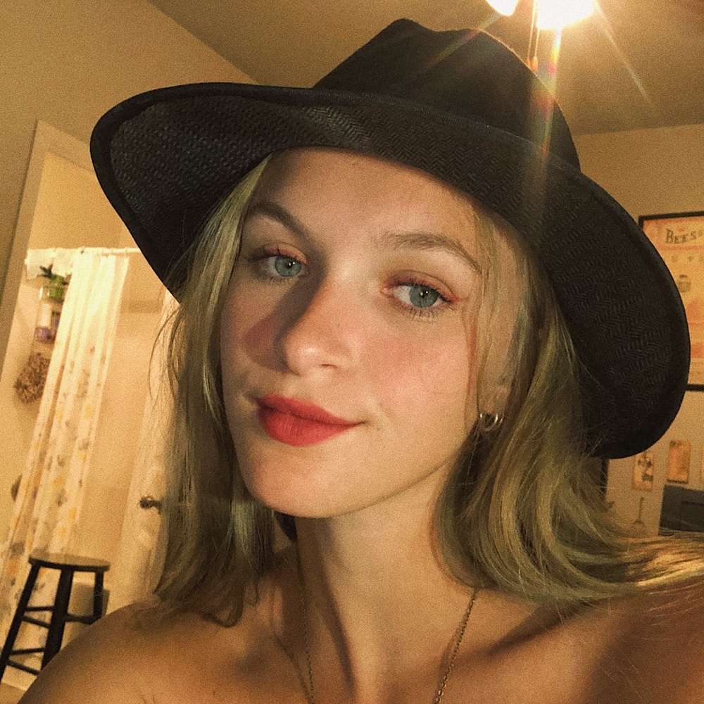 Meet your Posher, Julia